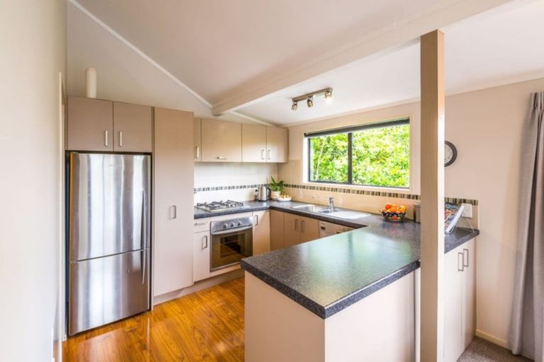 Photo of property in 60 Robbies Road, Shelly Park, Auckland, 2014