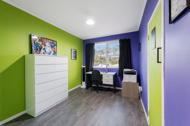 Photo of property in 16 Thornlow Street, Glendene, Auckland, 0602