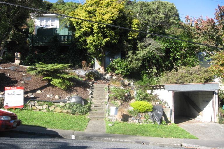 Photo of property in 16 Manor Drive, Stokes Valley, Lower Hutt, 5019