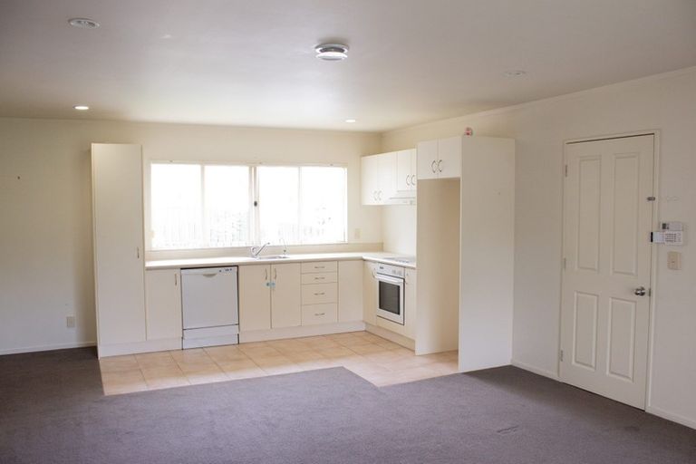 Photo of property in 12 Albizia Avenue, Henderson, Auckland, 0612