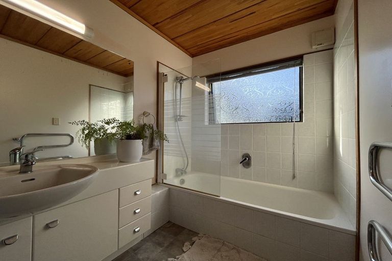 Photo of property in 3 Malters Place, Browns Bay, Auckland, 0630