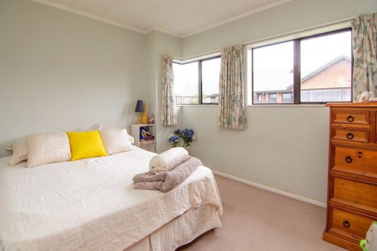 Photo of property in 15 Hanmer Place, Highbury, Palmerston North, 4412