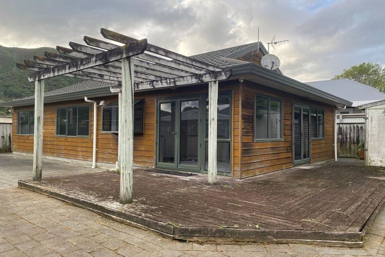 Photo of property in 146a Whites Line East, Waiwhetu, Lower Hutt, 5010