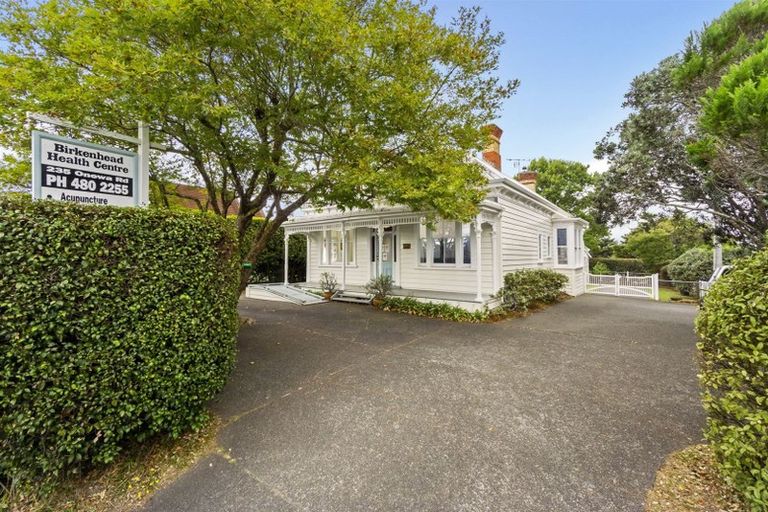 Photo of property in 235 Onewa Road, Birkenhead, Auckland, 0626