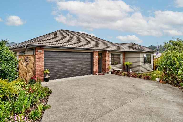 Photo of property in 38 Speldhurst Grove, Stokes Valley, Lower Hutt, 5019