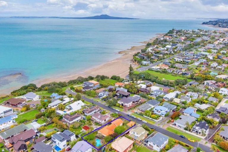 Photo of property in 32 Hyde Road, Rothesay Bay, Auckland, 0630