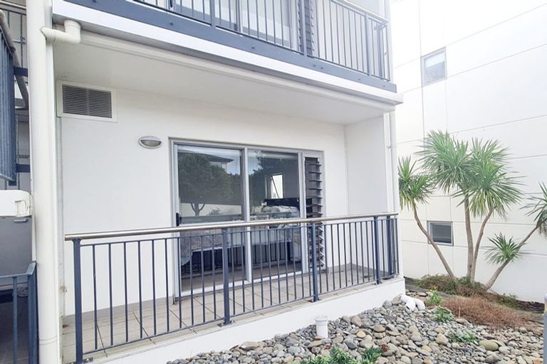 Photo of property in 1e/60 Masons Road, Oteha, Auckland, 0632