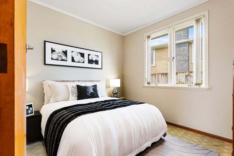 Photo of property in 14 Pine Avenue, Henderson, Auckland, 0612