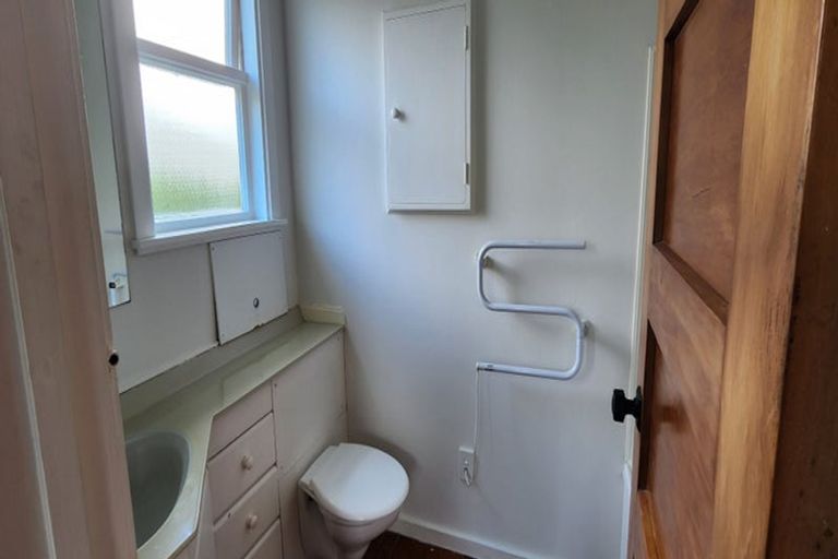 Photo of property in 77 Tahapa Crescent, Meadowbank, Auckland, 1072