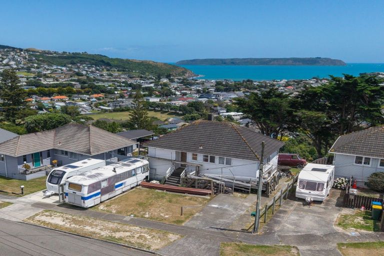 Photo of property in 27 Spur Grove, Titahi Bay, Porirua, 5022
