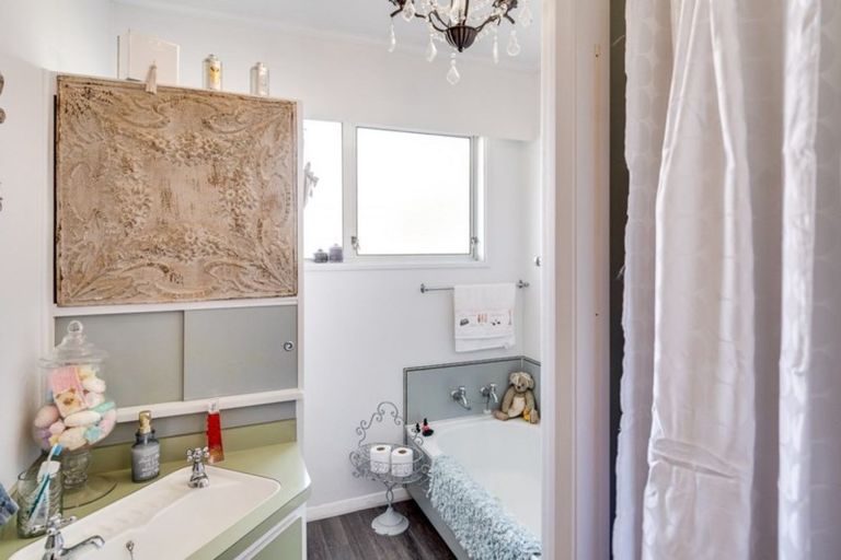 Photo of property in 10 Ashcroft Street, Pirimai, Napier, 4112