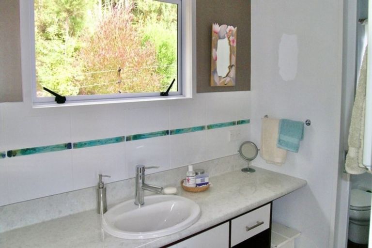 Photo of property in 105 Cable Bay Block Road, Cable Bay, 0420