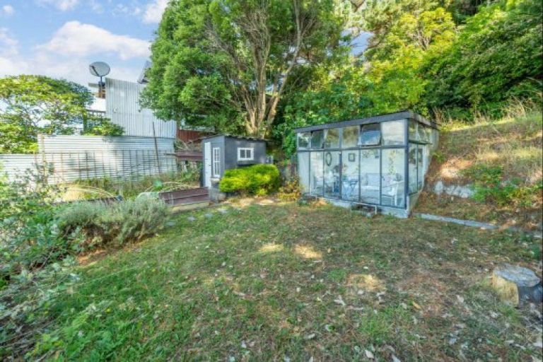 Photo of property in 121 Wainuiomata Road, Wainuiomata, Lower Hutt, 5014