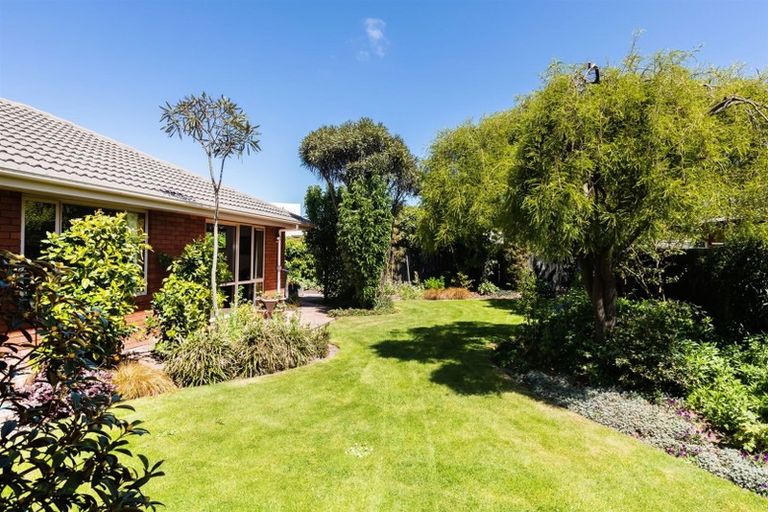 Photo of property in 25 Chesterfield Mews, Russley, Christchurch, 8042