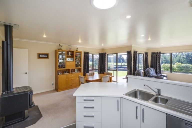Photo of property in 32 Stoneleigh Lane, Aokautere, Palmerston North, 4471