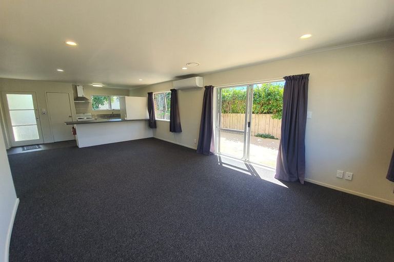 Photo of property in 7 Palm Court Drive, Glen Eden, Auckland, 0602