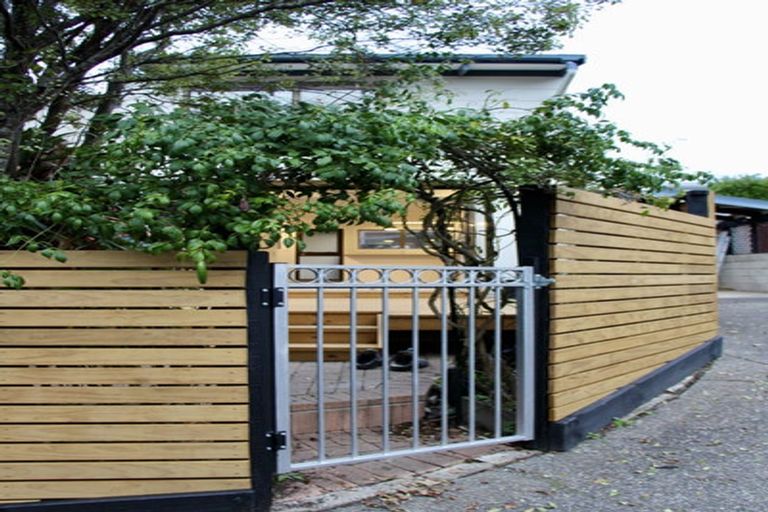 Photo of property in 2/75 Birkdale Road, Birkdale, Auckland, 0626