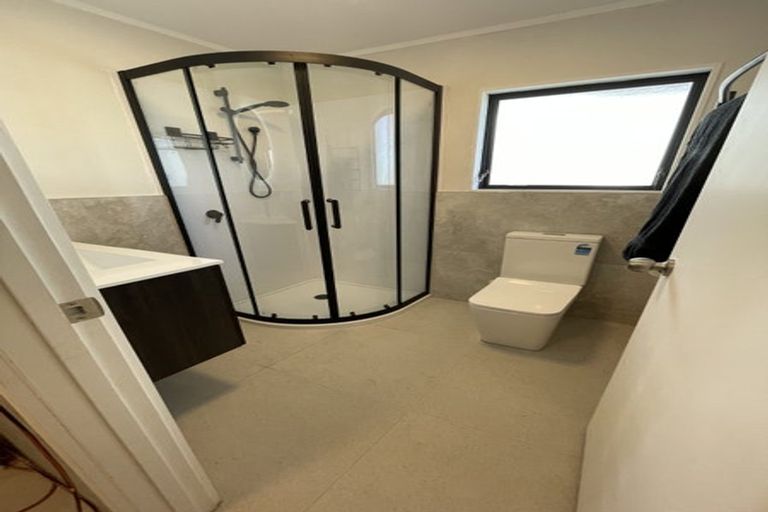 Photo of property in 16 Fairchild Avenue, Goodwood Heights, Auckland, 2105