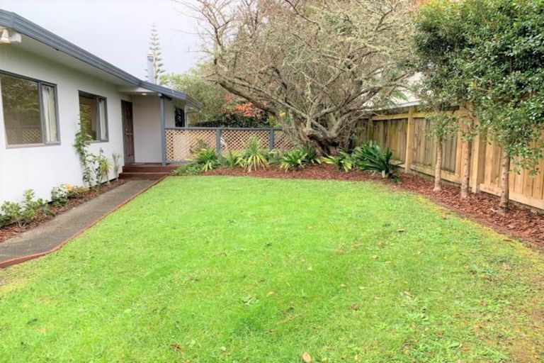 Photo of property in 13b Crystal Avenue, Glendene, Auckland, 0602