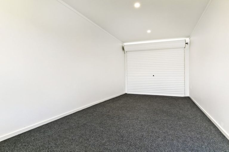Photo of property in 1/24 Seabreeze Road, Narrow Neck, Auckland, 0624
