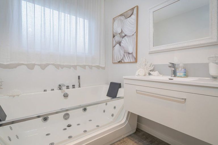 Photo of property in 35 Waione Avenue, Athenree, Waihi Beach, 3177