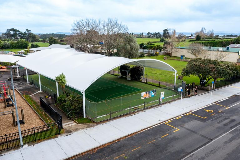 Photo of property in 3 Uatoto Road, Clarks Beach, 2122