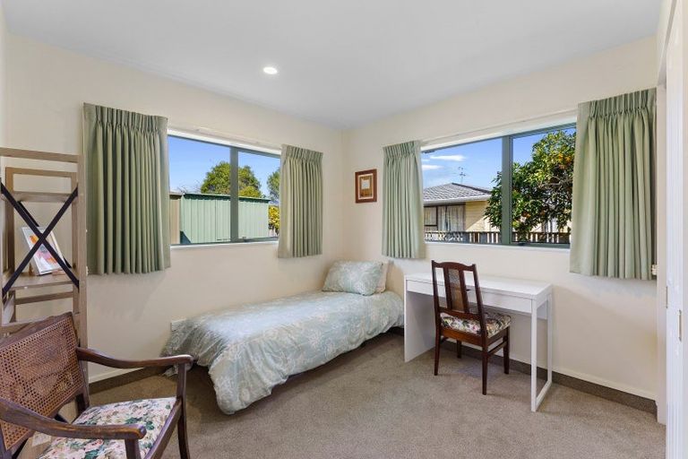 Photo of property in 10 Tararua Crescent, Otaki, 5512