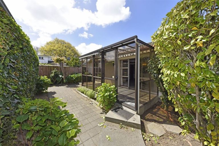 Photo of property in 1/25 Avonhead Road, Avonhead, Christchurch, 8042