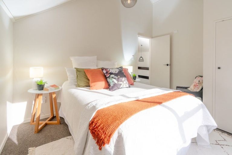 Photo of property in 138 Akaroa Drive, Maupuia, Wellington, 6022