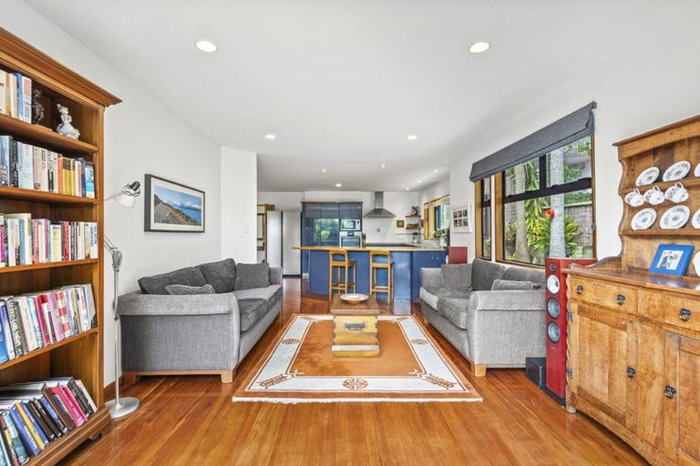 Photo of property in 18 Beulah Avenue, Rothesay Bay, Auckland, 0630