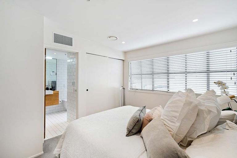 Photo of property in Ford Lofts, 8/15a Augustus Terrace, Parnell, Auckland, 1052