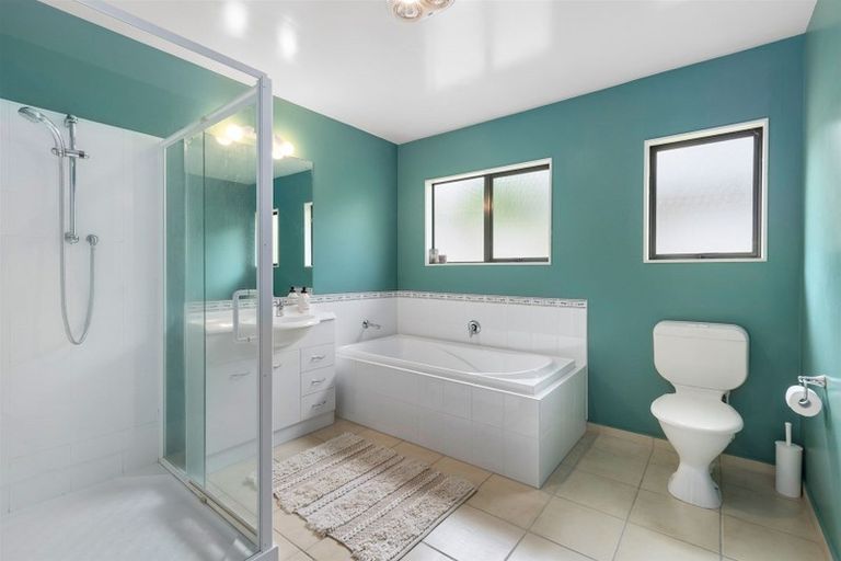 Photo of property in 2/25 Howard Road, Northcote, Auckland, 0627