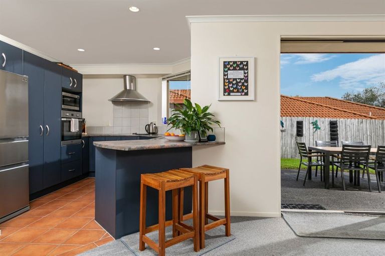 Photo of property in 27 View Ridge Drive, Ranui, Auckland, 0612