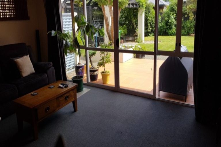 Photo of property in 27 Creese Place, Redwood, Christchurch, 8051