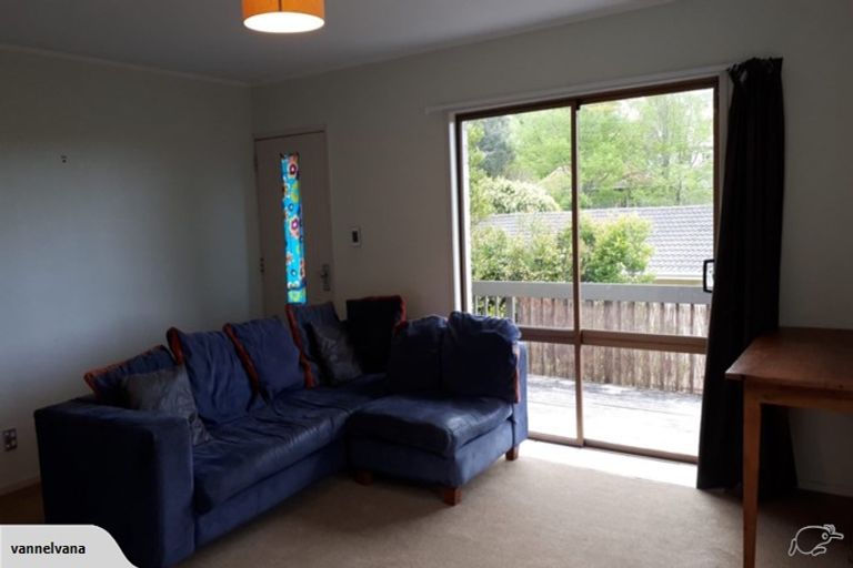Photo of property in 2/16 Malters Place, Browns Bay, Auckland, 0630
