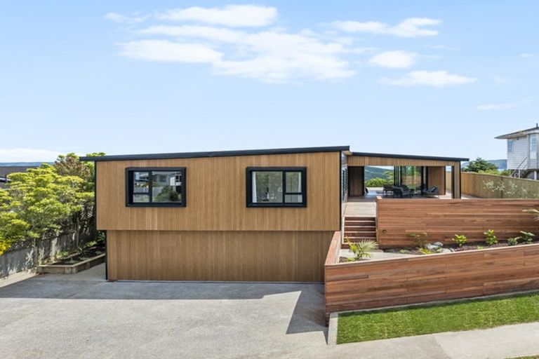 Photo of property in 11 Lauderdale Road, Papakowhai, Porirua, 5024