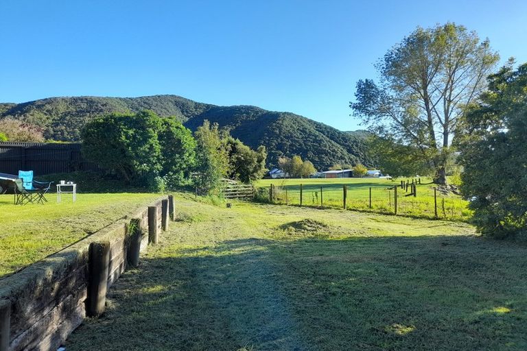 Photo of property in 235 Waikawa Road, Waikawa, Picton, 7220