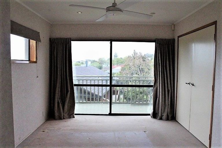 Photo of property in 41 Sunnyview Avenue, Shelly Park, Auckland, 2014