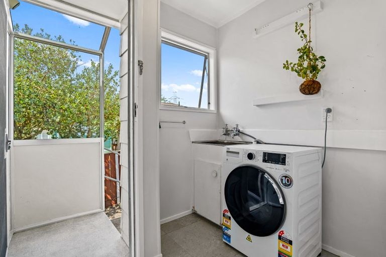 Photo of property in 16 Arlette Place, Massey, Auckland, 0614