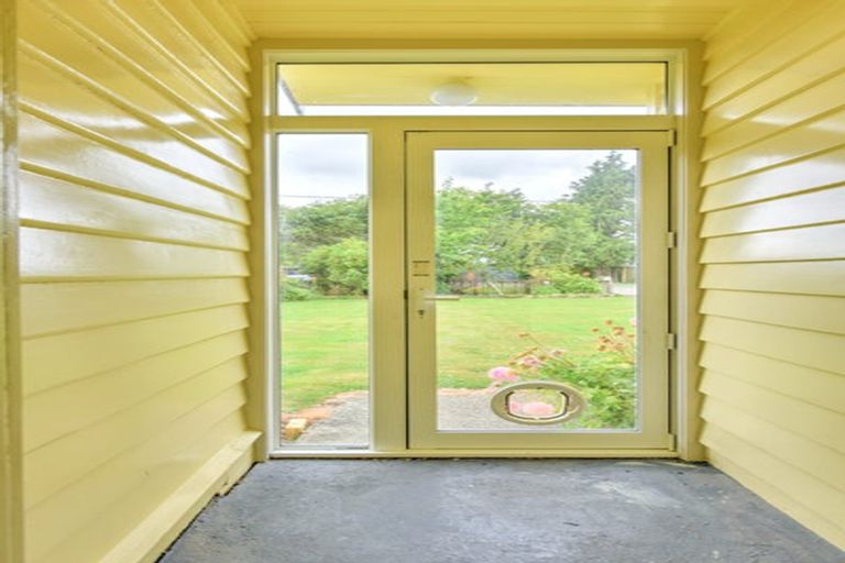 Photo of property in 26 Hunter Street, Edendale, 9825