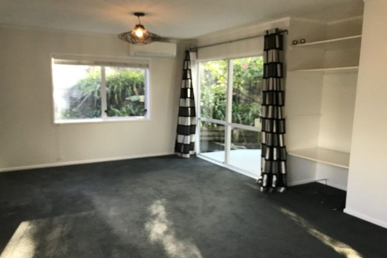Photo of property in 27 Park Hill Road, Birkenhead, Auckland, 0626