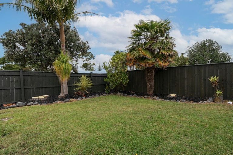 Photo of property in 61a Cobham Crescent, Kelston, Auckland, 0602