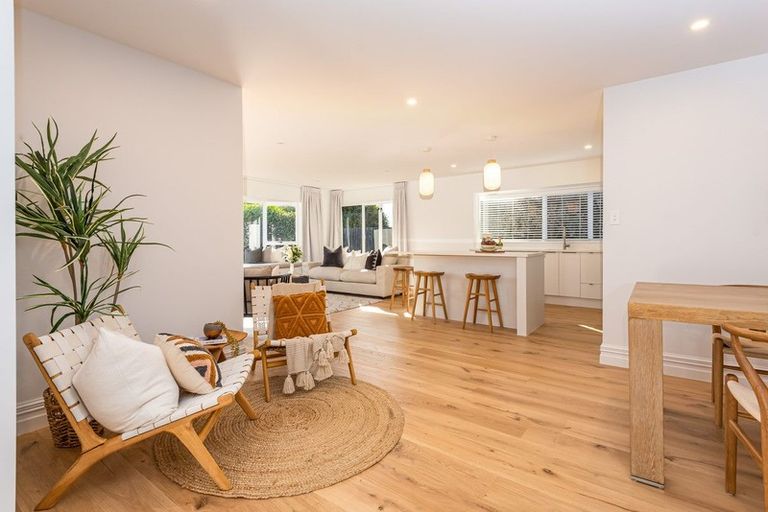 Photo of property in 27 Creese Place, Redwood, Christchurch, 8051