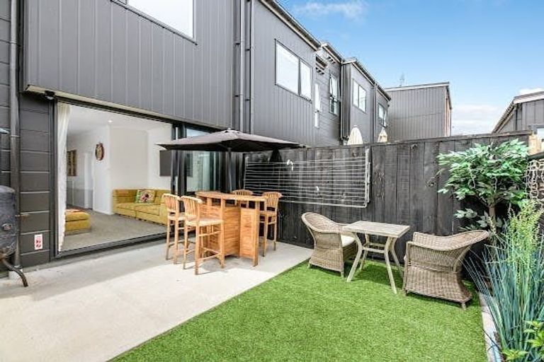 Photo of property in 38 Pennant Street, Long Bay, Auckland, 0630