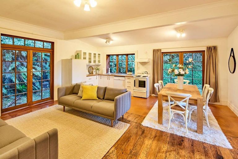 Photo of property in 55 Garden Road, Northland, Wellington, 6012