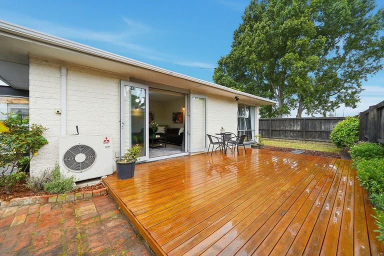 Photo of property in 1/106 Lake Terrace Road, Burwood, Christchurch, 8061