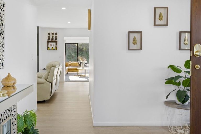 Photo of property in 5 Grandview Lane, Acacia Bay, 3385