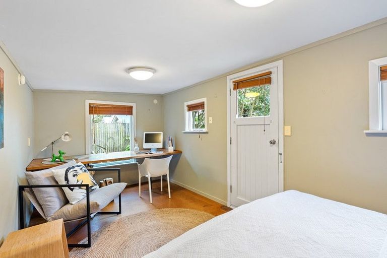 Photo of property in 10 Ferry Street, Seatoun, Wellington, 6022