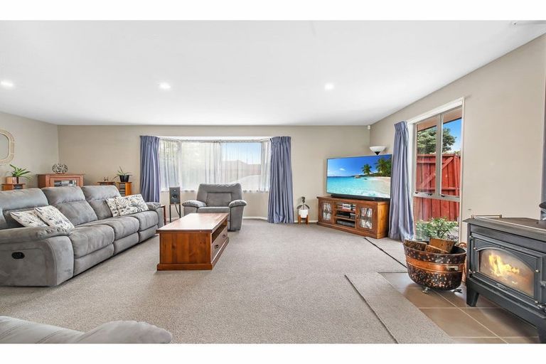 Photo of property in 2 Cobden Place, Woodend, 7610