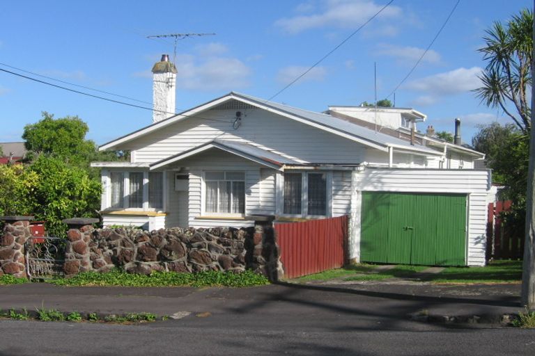 Photo of property in 16 St Aubyn Street, Devonport, Auckland, 0624